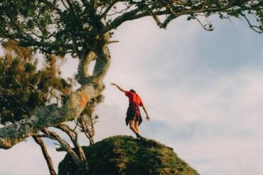 « Ferme ta gueule s’il te plait je suis en train de t’écrire un beau poème d’amour » de Thomas Vinau